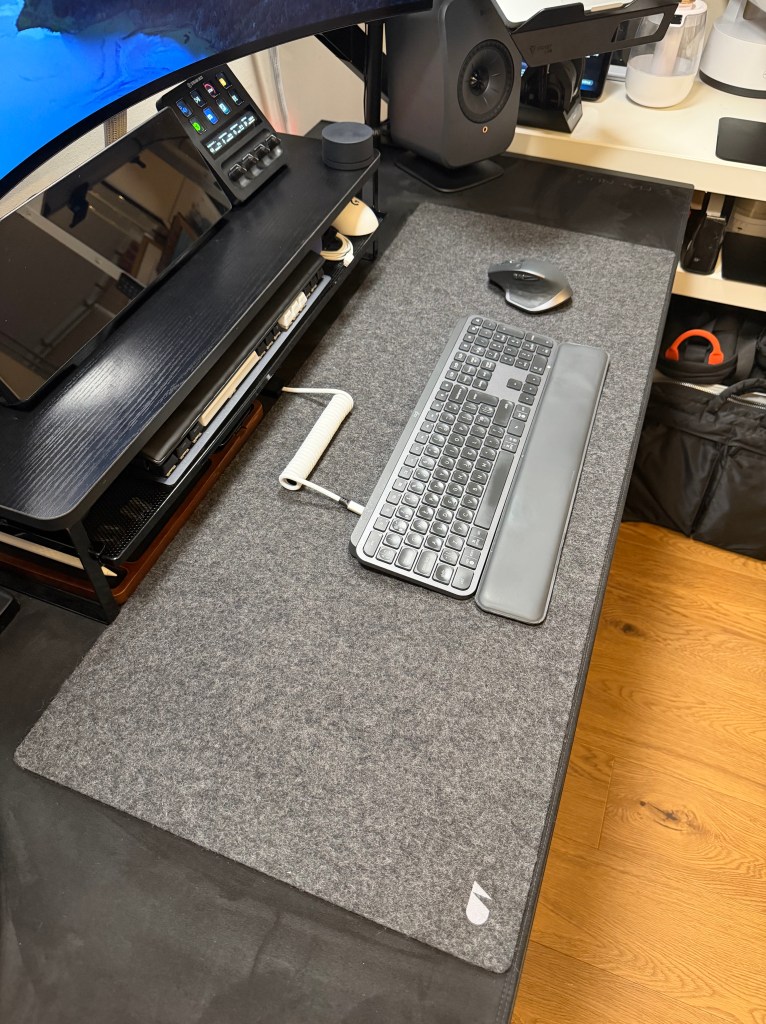 Oakywood anthracite desk mat with setup